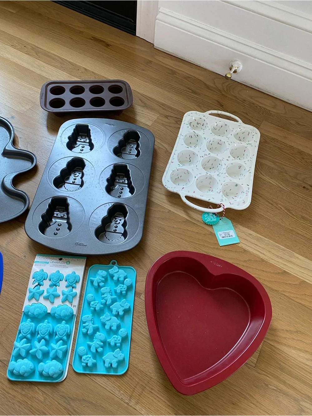 Lot of Holiday Bakeware & Sea Animal & Dinosaur Candy Mold